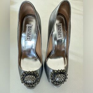Badgley Mischka embellished pewter leather peep toe platform pumps